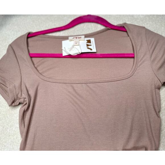 SYM: Ribbed Square Neck Bodycon Dress - Picture 6 of 7